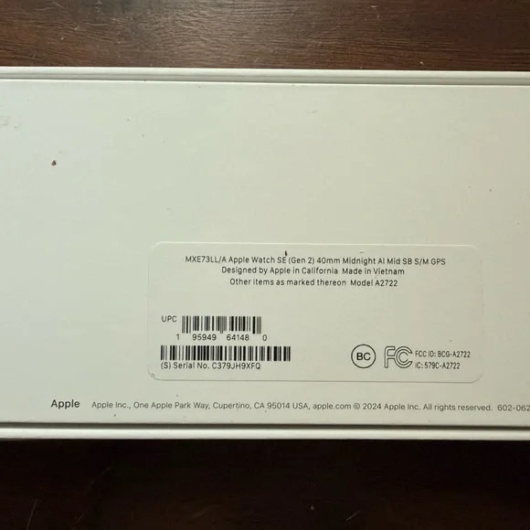 New Apple Watch SE 2nd gen Aluminum 40mm - Picture 3 of 6